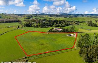 1327 State Highway 1, Hikurangi