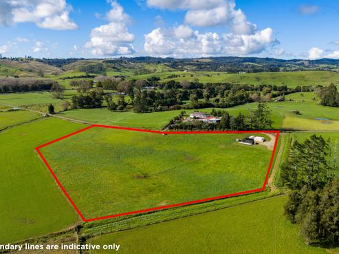 1327 State Highway 1, Hikurangi