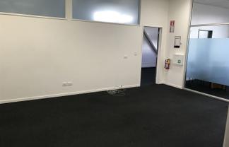 Lincoln Rd First-Floor Office Space Available Now