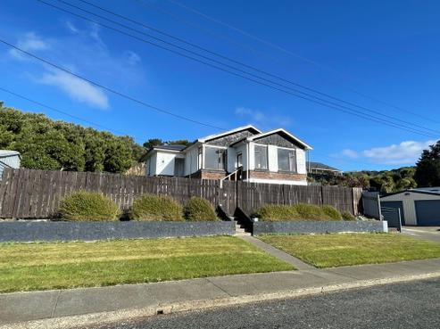34 Theodore Street, Bluff