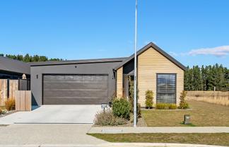 97 Burdon Loop, Lake Hawea