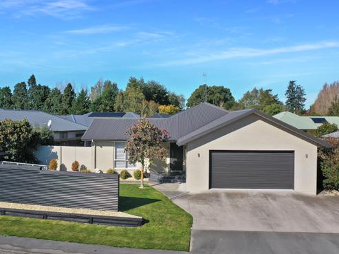16 Geoff Geering Drive, Elgin