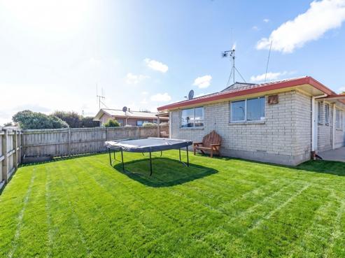 8 Leslie Place, Deanwell