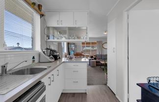 8 Leslie Place, Deanwell