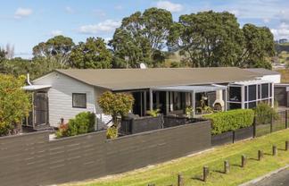 10 Hillview Road, Waihi Beach