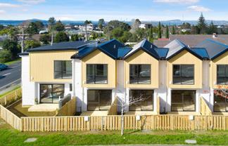 5/2A Mantra road, Massey