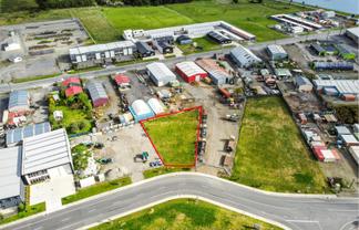 Commercial land in Ōtaki - Build or landbank