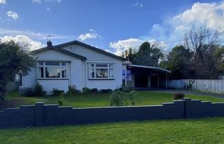 8 Hunia Street, Marton