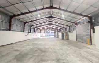 Refurbished High Stud Warehouse Split/Whole