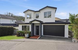 104 Admirals Court Drive, Greenhithe
