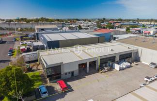 443m² Industrial Unit | Dual Roller Doors