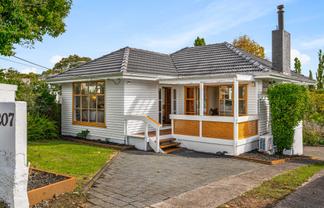 207 Sturges Road, HENDERSON
