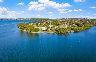 2 Dunbar Road, Point Wells