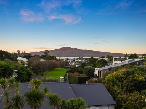 2/52 Rukutai Street, Orakei