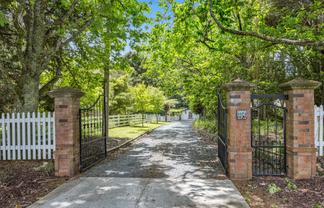 1174 Kahikatea Flat Road, Waitoki