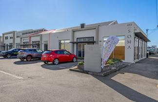 Central Office with 4 On-Site Carparks