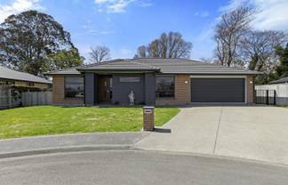5 Angus Place, Carterton
