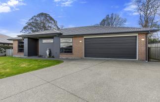 5 Angus Place, Carterton