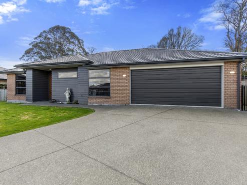 5 Angus Place, Carterton