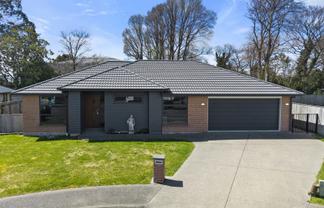 5 Angus Place, Carterton