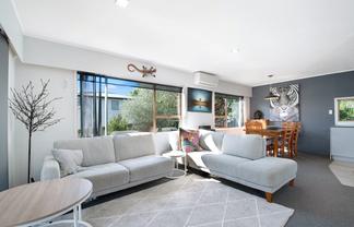 2/3 Cezanne Place, New Lynn