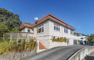 8 Kiriwai Road, Paremata