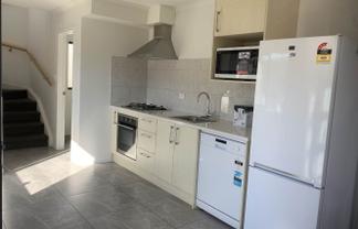1/107 Knighton Road, Hillcrest