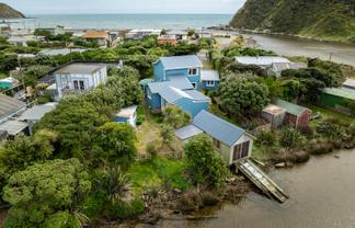 6 Estuary Street, Makara