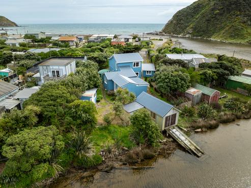 6 Estuary Street, Makara