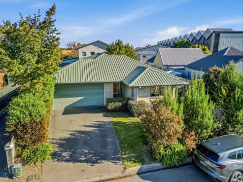 51 Parade Court, Addington
