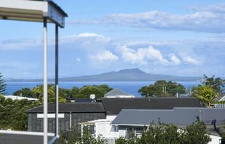 1/2 Rewi Street, Torbay