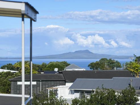 1/2 Rewi Street, Torbay