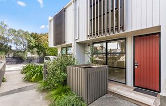 7B Range View Road, Mount Albert