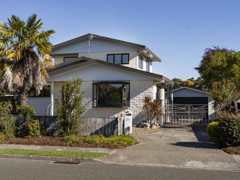29 Farnham Drive, Richmond