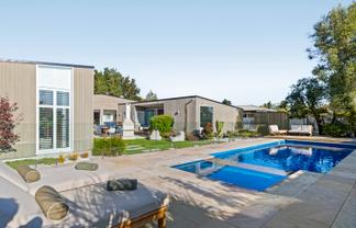 461 Johns Road, Harewood
