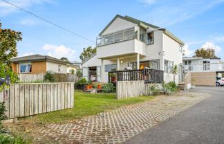 1/369 Whangaparaoa Road, Stanmore Bay