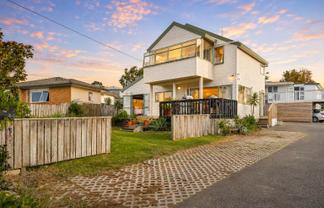 1/369 Whangaparaoa Road, Stanmore Bay