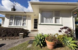 1 Holmes Grove, Naenae