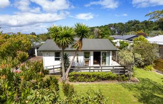 6 Cousins Avenue West, Foxton Beach