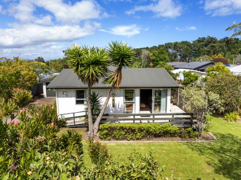 6 Cousins Avenue West, Foxton Beach