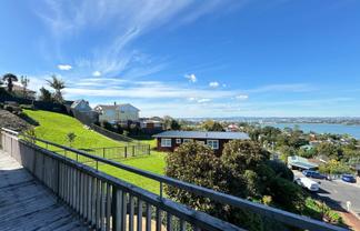7 Viking Avenue, Hillsborough