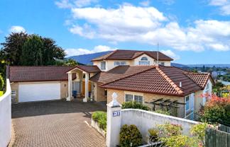 9-11 Cobbe Place, Pomare
