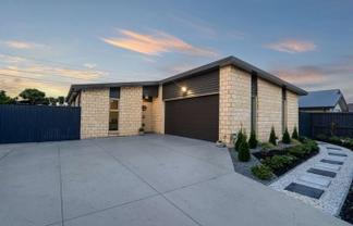 15 Little Oaks Drive, Yaldhurst