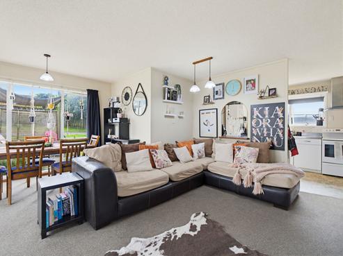 49B Lisa Crescent, Mangakakahi