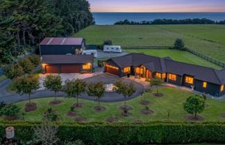 16 Urenui Beach Road, Urenui