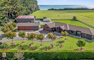 16 Urenui Beach Road, Urenui