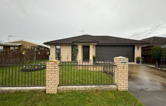 75 Waterford Road, Glenview