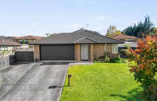 25 Annandale Drive, Pyes Pa