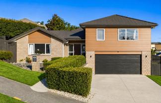 6 Alford Place, Huntington