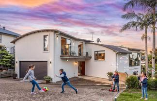 817C East Coast Road, Northcross